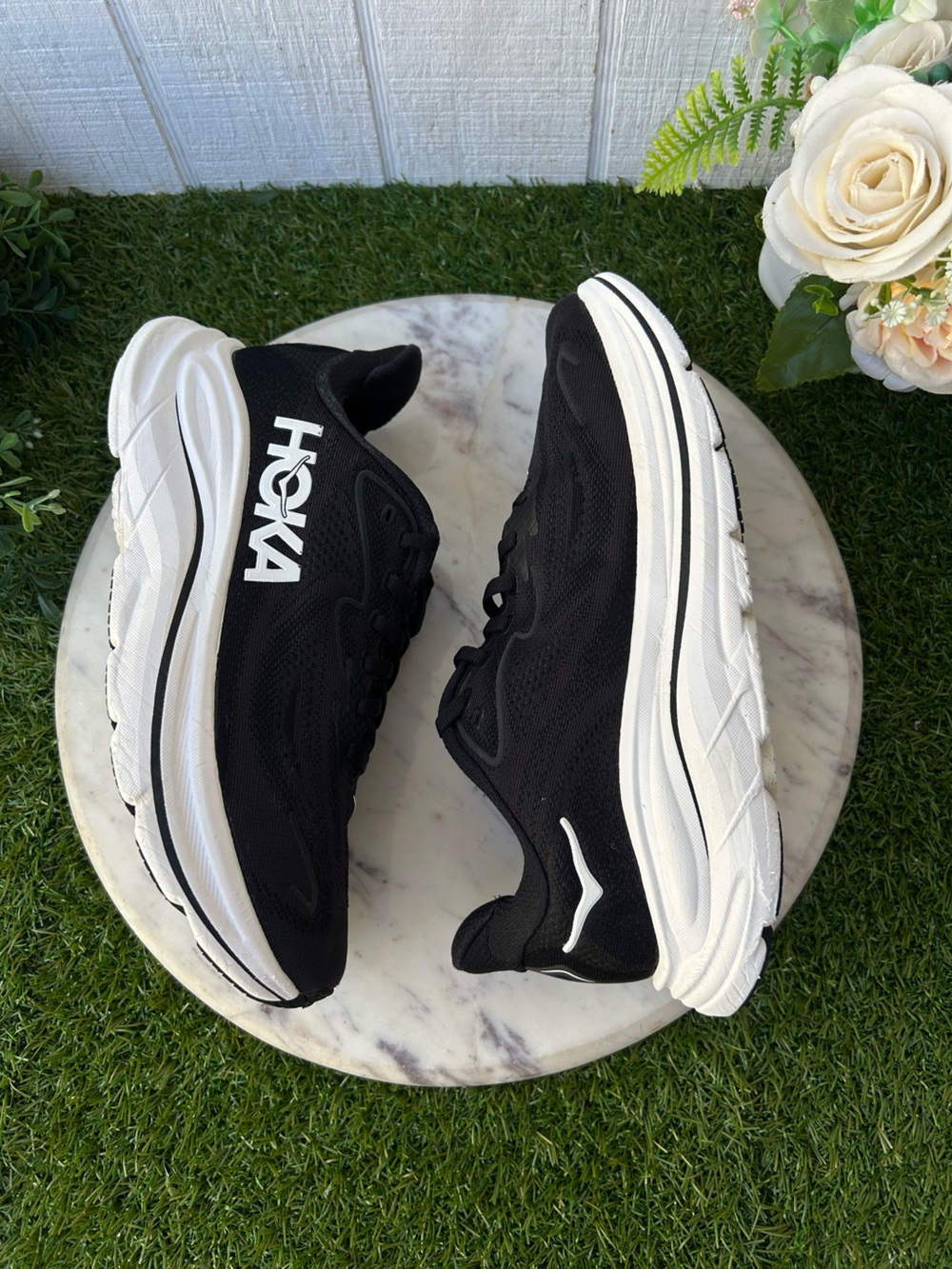 HOKA
Clifton 10 Road-Running black/white shoes Women size 8 gently used - Picture 8 of 15